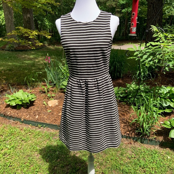 J. Crew Dresses & Skirts - J. Crew B&W Striped Daybreak Dress Size Small